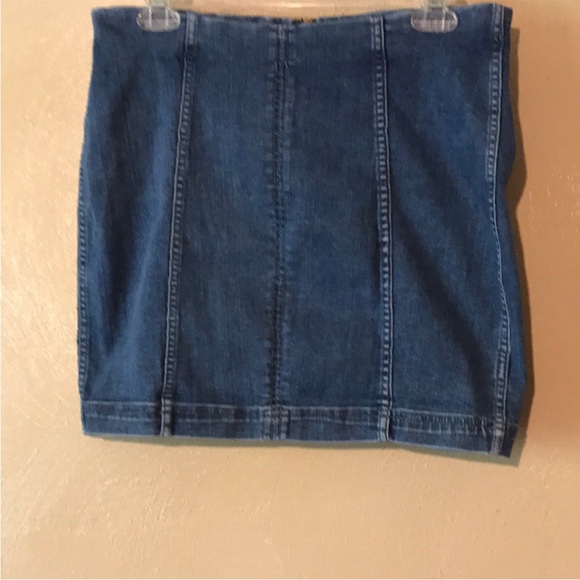 Free People denim mini skirt size 10 stretchy - Picture 3 of 7